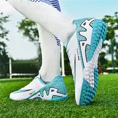 Sapatos de futebol ultraleves longos dos homens, grampos respiráveis, botas de futebol indoor, tênis de treinamento, venda quente, novo, transporte da gota - loja online