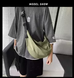 Imagem do Sacos crossbody masculino cor sólida grande capacidade hobos unisex harajuku estilo japonês náilon impermeável viagem bolsa de ombro com zíper