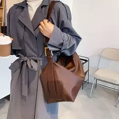 Bolsa Boston de couro PU para mulheres, bolsa de ombro de grande capacidade, bolsas crossbody, design de travesseiro vintage, casual - Wolf Magazine