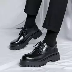 Plataforma de couro coreana Oxfords para homens, deslizamento, fundo grosso, sapatos masculinos de derby, mocassins casuais, dedo do pé quadrado, sapatos formais - comprar online