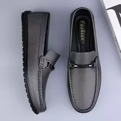 Sapatos de couro genuíno para homens, mocassins de negócios casuais, apartamentos artesanais para dirigir, moda que combina com tudo, nova chegada na internet