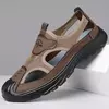 Sandálias de malha respirável para homens, sandálias de praia antiderrapantes, sapatos ocos ao ar livre, calçados flats, verão, novo