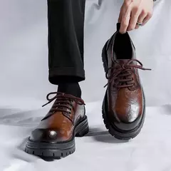 Plataforma de couro coreana Oxfords para homens, deslizamento, fundo grosso, sapatos masculinos de derby, mocassins casuais, dedo do pé quadrado, sapatos formais - comprar online