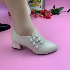 Imagem do Saltos altos de couro macio para mulheres, Sapatos de salto alto baixo Breasted, Sapatos de vestido de dedo apontado, Sapatos Retro, Novo, Outono