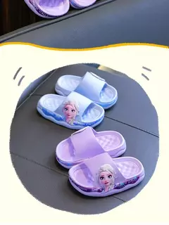 Disney-chinelos infantis de princesa Elsa congelados, sola macia antiderrapante, sandálias de banho internas, desenhos animados bonitos, verão na internet