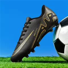 Sapatos de futebol ultraleves longos dos homens, grampos respiráveis, botas de futebol indoor, tênis de treinamento, venda quente, novo, transporte da gota na internet
