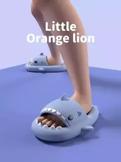 Chinelos de tubarão dos desenhos animados para homens e mulheres, slides internos do banheiro, moda casal, sapatos baixos, sandálias, EVA suave, chinelos de praia, verão - comprar online