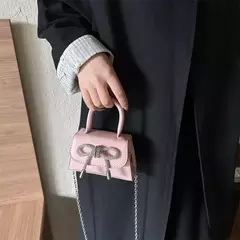 Mini bolsa de ombro monocromática para mulheres, design de arco, couro PU, aba, bolsas crossbody, bolsa de corrente, bolsas femininas, moda, 2024 - Wolf Magazine