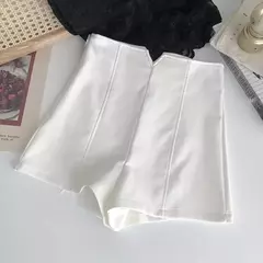 Shorts de emagrecimento branco de cintura alta para mulheres, antiexposição, pequenos, líquidos, vermelhos, recuperadores de desgaste exterior, verão, novo, 2023 - Wolf Magazine
