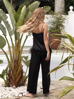 Pijama cetim com penas para mulheres, conjuntos de pijamas com calças, alça de espaguete preta, terno doméstico, calças brancas, 2022 na internet