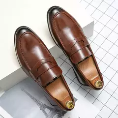 Mocassins de couro genuíno masculino, sapatos de negócios, vestido de noiva, moda casual, centavo, macio na internet