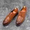 Toe apontado artesanal masculino Oxfords, Sapatos de escritório, Festa de casamento, Homem esculpido Brogue, Sapatos masculinos formais retro
