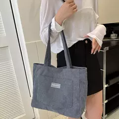 Bolsa de ombro grande para senhoras, sacola de veludo na moda, bolsa monocromática com bolso frontal - Wolf Magazine