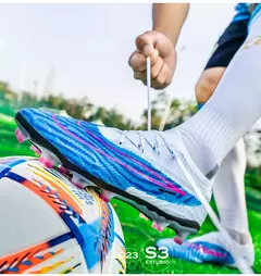 Botas de campo de futebol profissional para homens, tênis de futsal, tênis de tornozelo ao ar livre na internet