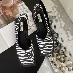 Sandálias femininas planas de elástico, sapato de festa raso, dedo do pé quadrado, elegante, verão, novo, moda, 2024 na internet