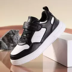 Tênis de couro leve para meninos e meninas, calçados esportivos para crianças, preto e branco, tênis plano para crianças