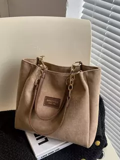 Sacola de camurça de grande volume para senhoras, elegante com uma bolsa de ombro - comprar online