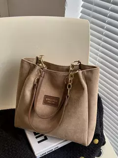 Sacola de camurça de grande volume para senhoras, elegante com uma bolsa de ombro