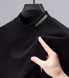 Camiseta de veludo alemã de alto grau masculina, meia gola alta, manga comprida bordada, moda britânica, camisa de fundo quente, nova, outono, 2023 - comprar online