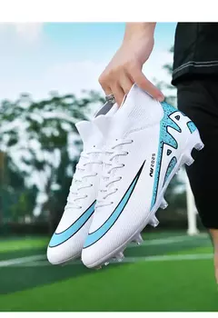 Botas de campo de futebol profissional para homens, grampos antiderrapantes, sapatos de treinamento de grama interna para crianças, sociedade original