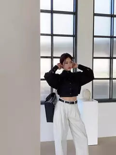 Camisa curta versátil e solta para mulher, nicho Design Sense, alça traseira oca, outono - Wolf Magazine