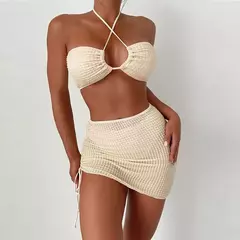 Terno de biquíni sexy cor bege para mulheres, roupa de banho com pescoço pendurado, saia de corda feminina, roupa de praia 3 peças