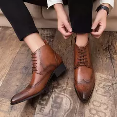 Botas de Chelsea de slip-on masculino, botas de motocross masculinas, sapatos altos, dedo apontado, renda, marca de luxo, ao ar livre, moda, 2024 na internet