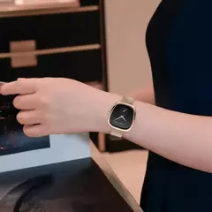 Relógio de pulso de quartzo oval estilo minimalista feminino, barril de vinho, ouro rosa, preto, cronômetro, elegante, 34mm, novo, 2023 - comprar online