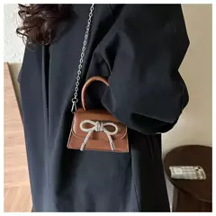 Mini bolsa de ombro monocromática para mulheres, design de arco, couro PU, aba, bolsas crossbody, bolsa de corrente, bolsas femininas, moda, 2024 na internet