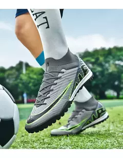 Sapatos de futebol ultraleves antiderrapantes interiores para homens, grampos profissionais, treinamento de grama, tênis original, botas de futebol - Wolf Magazine