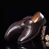 Sapatos formais de couro masculino, mocassins de vestido, sapatos de deslizamento respiráveis, sapatos pretos para dirigir, marca de luxo, tamanho grande 38-44, 2023