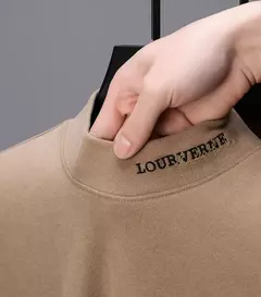 Camiseta de veludo alemã de alto grau masculina, meia gola alta, manga comprida bordada, moda britânica, camisa de fundo quente, nova, outono, 2023 - loja online