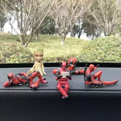 Anime deadpool figura de ação decoração interior do carro brinquedos sentado modelo x-men mini estatueta pingente acessórios do carro crianças presente na internet