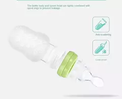 Baby's BPA Free Toddlers Training Feeding Colher de silicone macio ponta forma alimentador de mamadeira Gadgets de bebê Utensílios de bebê na internet