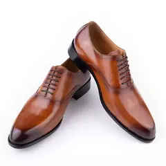 Calçado artesanal do homem de negócios, sapato vestido de couro elegante, terno do escritório do partido jogos, calçado confortável