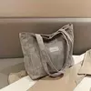 Bolsa de ombro grande para senhoras, sacola de veludo na moda, bolsa monocromática com bolso frontal