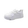 Tênis antiderrapantes de couro de sola macia feminino, sapatos confortáveis e respiráveis, de salto redondo, novos, primavera e outono, 2024