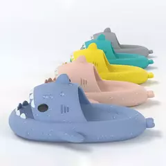 Chinelos antiderrapantes de tubarão para homens e mulheres, chinelos de banheiro, sapatos baixos em casa, ao ar livre, sandálias engraçadas infantis, verão, novo, 2023 - Wolf Magazine