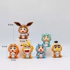 6 Pçs/set Q Versão Crayon Shin-chan Anime Figura Shin-chan COS Pokémon Pikachu Figura de Ação Decorações de Sala Brinquedo de Coleção de PVC - comprar online