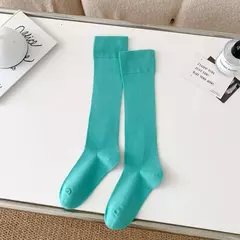 Meias longas e sólidas de cor doce para mulheres, meias na moda, lisos, estilo japonês, altura do joelho, macias, respiráveis, algodão, estudante - Wolf Magazine