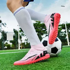 Sapatos de futebol ultraleves antiderrapantes interiores para homens, grampos profissionais, treinamento de grama, tênis original, botas de futebol - Wolf Magazine
