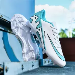 Sapatos de futebol ultraleves longos dos homens, grampos respiráveis, botas de futebol indoor, tênis de treinamento, venda quente, novo, transporte da gota - loja online