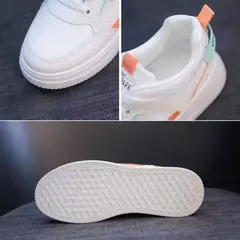 Sapatilhas femininas de sola grossa, sapatos brancos casuais, cabeça redonda, tendência feminina, primavera e outono, 2024