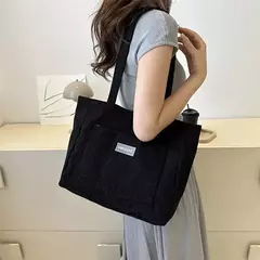 Bolsa de ombro grande para senhoras, sacola de veludo na moda, bolsa monocromática com bolso frontal - Wolf Magazine