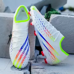 Imagem do Sapatos de futebol antiderrapante ultraleves para homens, tênis de futebol, chaveiros, alta qualidade, TF, FG, relvado, treinamento