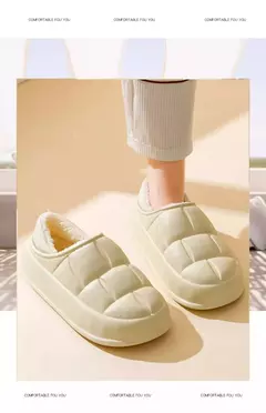 Chinelos de algodão impermeáveis para casais, sapatos de confinamento de pelúcia interior, bolsas femininas e chinelos domésticos, outono e inverno - Wolf Magazine