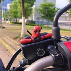 Imagem do Anime deadpool figura de ação decoração interior do carro brinquedos pingente acessórios do carro modelo mini boneca estatueta crianças brinquedo presente