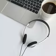 Fones de ouvido portáteis personalidade retro nostálgico fone de ouvido preto estilo moda fone de ouvido sobre a orelha 3.5mm com fio novo - Wolf Magazine