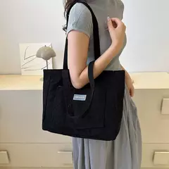 Bolsa de ombro grande para senhoras, sacola de veludo na moda, bolsa monocromática com bolso frontal - comprar online