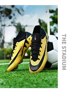 Sapatos de futebol ultraleves antiderrapantes interiores para homens, grampos profissionais, treinamento de grama, tênis original, botas de futebol na internet